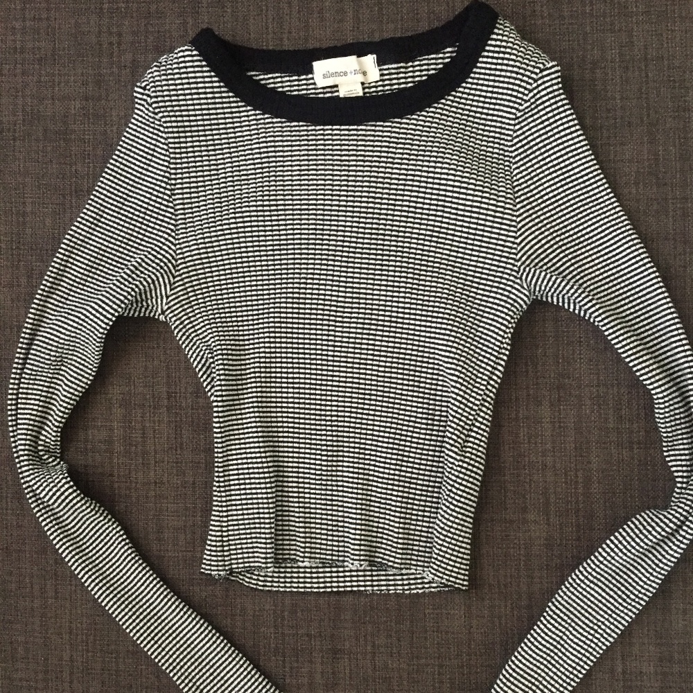 Stretchy striped long-sleeved midriff top